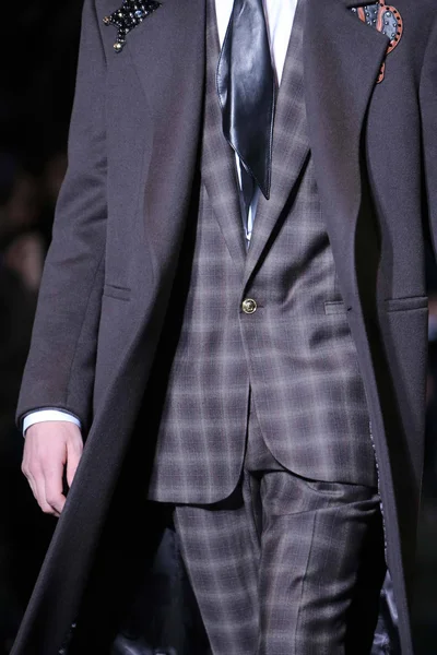 Look 27